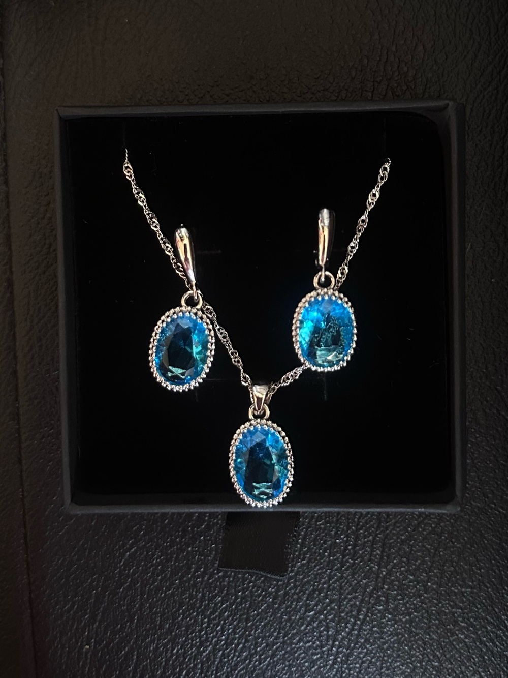925 Sterling Silver Elegant Blue Crystal Pendant Necklace and Earring Set